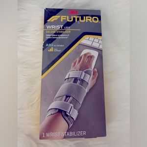 FUTURO Deluxe Wrist Stabilizer Helps Relieve Carpal Tunnel Symptoms- New!